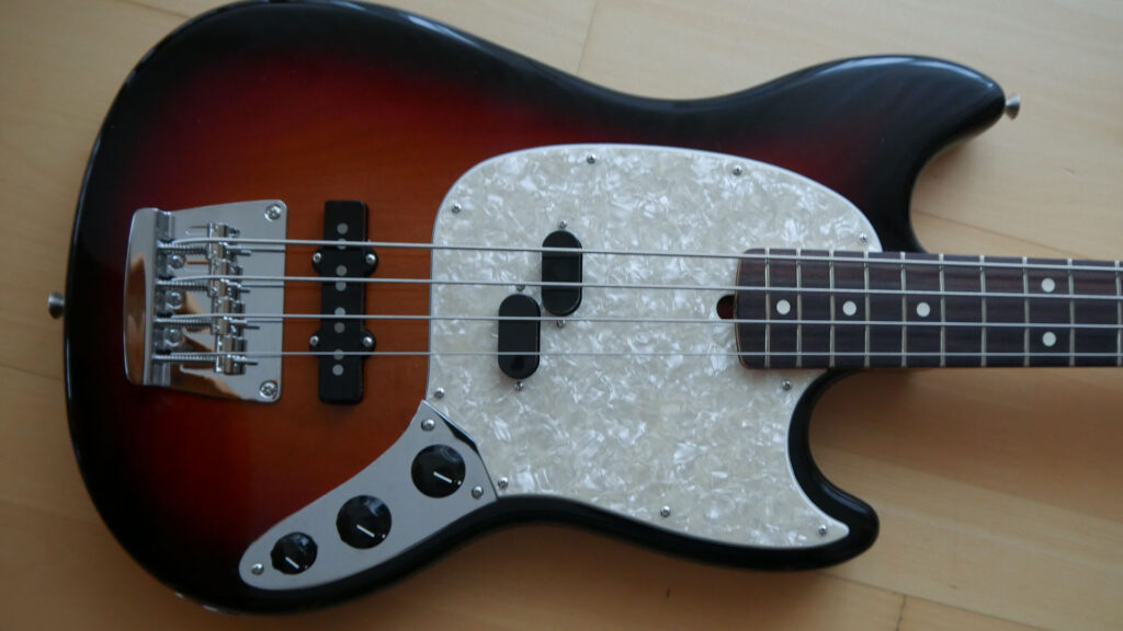 Fender Mustang Bass American Performer Body Front