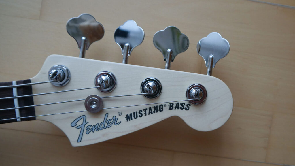 Fender Mustang Bass American Performer Headstock